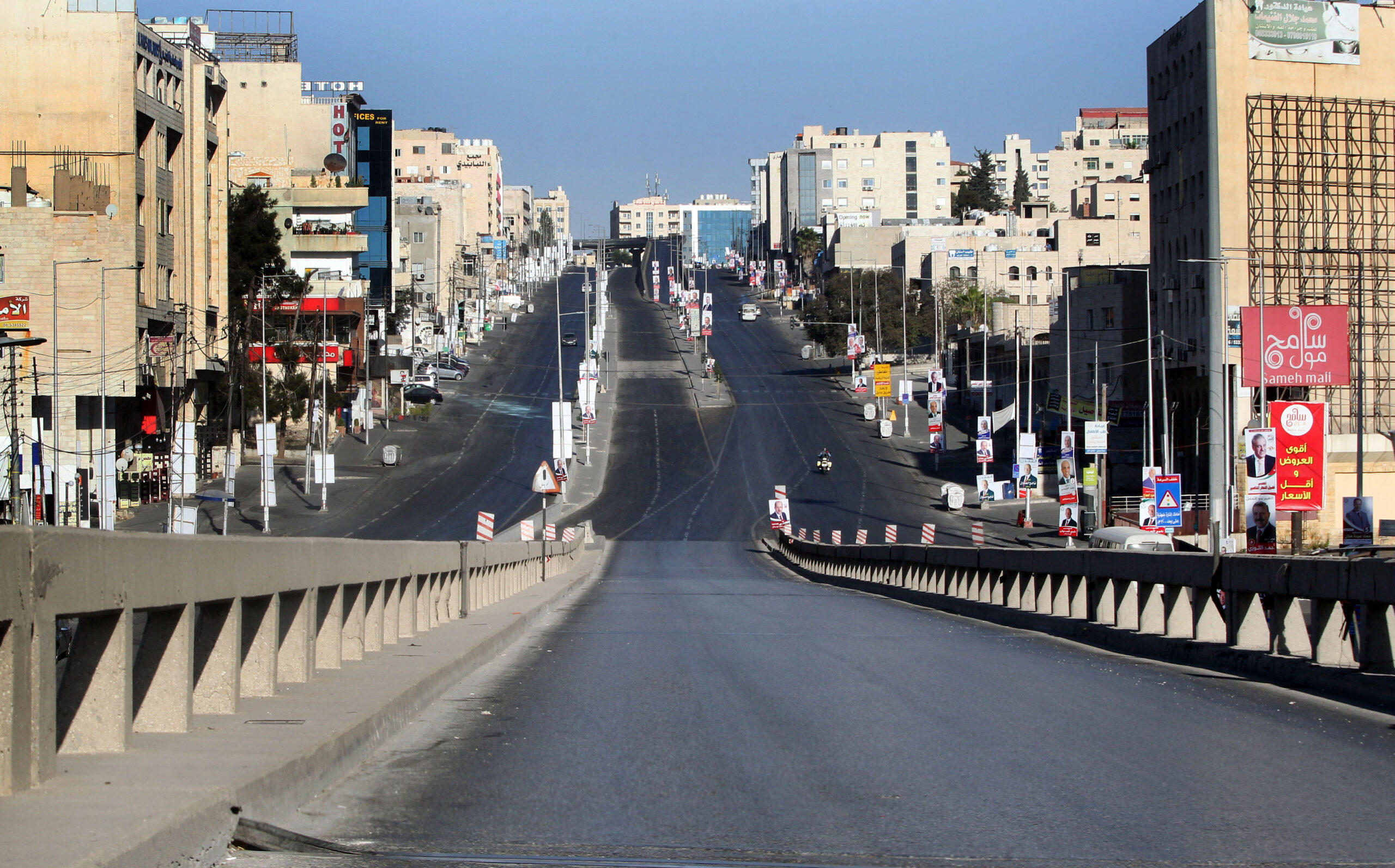 أحد شوارع عمان خلال أيام حظر تجول شامل-(تصوير: ساهر قدارة)