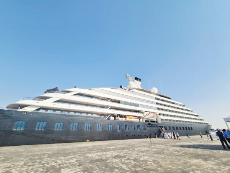 الباخرة السياحية السعودية (Scenic Eclipse) التي رست في ميناء العقبة مؤخرا - (الغد)