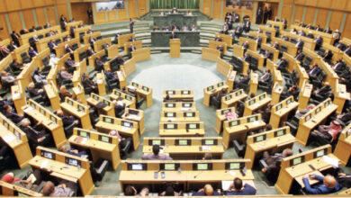 النواب خلال إحدى جلساتهم تحت قبة البرلمان-(تصوير: ساهر قدارة)