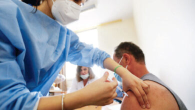 جانب من عمليات تطعيم سابقة في مركز صحي بعمان-(تصوير: أمير خليفة)