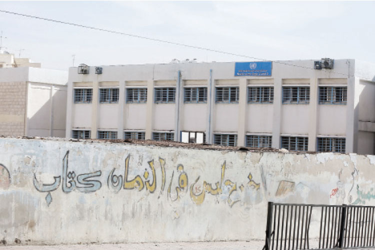 مدرسة وكالة في جبل النزهة بعمان خلال اضراب العاملين في "الاونروا" امس- (تصوير: أمير خليفة)
