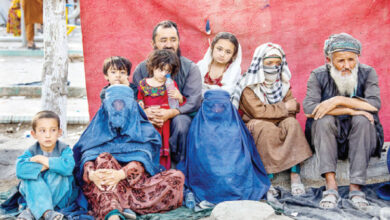 عائلة مشردة بلا منزل في أفغانستان - (أرشيفية)