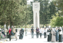 طلبة بمنطقة دوار الساعة في الجامعة الأردنية - (أرشيفية)