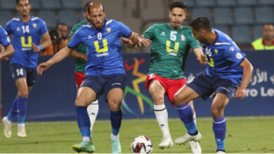 صراع للسيطرة على الكرة بين لاعبي سحاب والوحدات أمس (تصوير: أمجد الطويل)