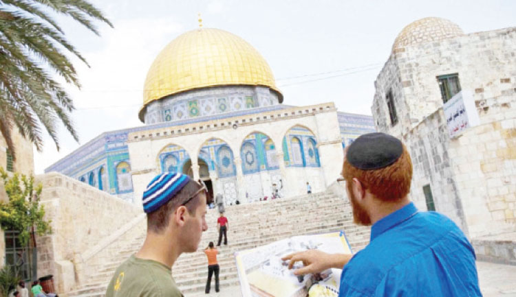متطرفان يحملان مخططا يشمل "الاقصى" في القدس المحتلة - (أرشيفية)