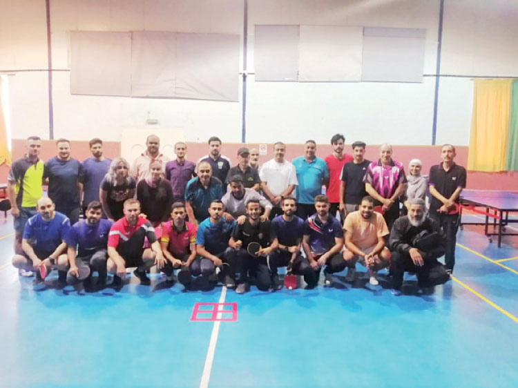 رئيس الاتحاد يتوسط المشاركين في دورة التدريب الدولية بكرة الطاولة - (الغد)