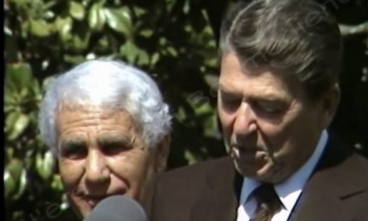 ريغان وبن جديد في الجزائر