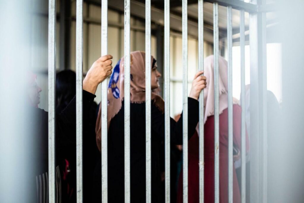 حركة الأسيرة تعلق الإضراب بعد انتزاع حقوقها من الاحتلال