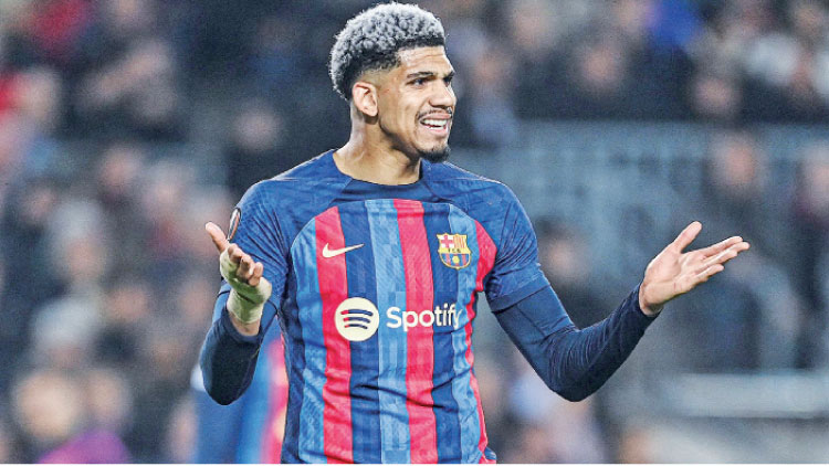 لاعب برشلونة رونالد أراوخو -(من المصدر)