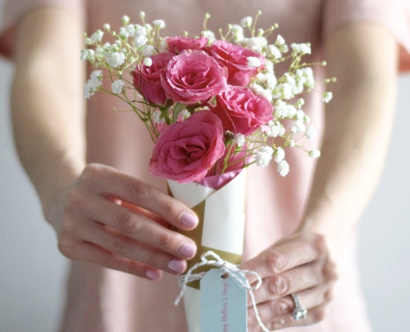 Unique Ways to Wrap a Flower Bouquet as a Gift