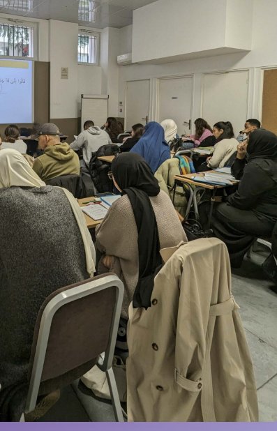 Cours d'arabe en classe à Paris 11e