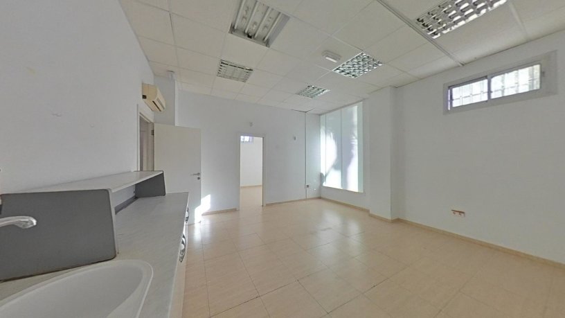 Local comercial de 303m² en parque Nicolas Salmeron Esquina C/ Cuco, Almería