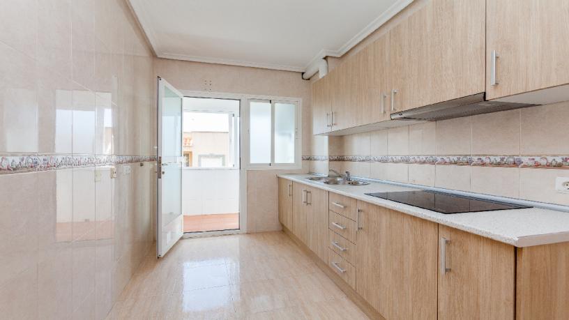 Piso de 143m² en calle Alcala, Vícar, Almería