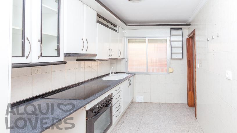 Piso de 72m² en calle Petalo, Almería