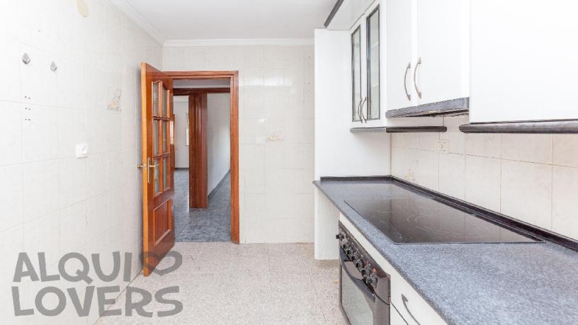 Piso de 72m² en calle Petalo, Almería