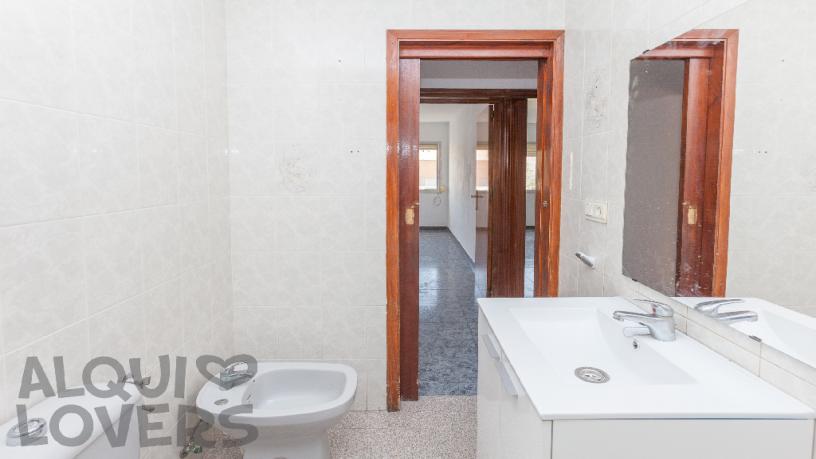 Piso de 72m² en calle Petalo, Almería