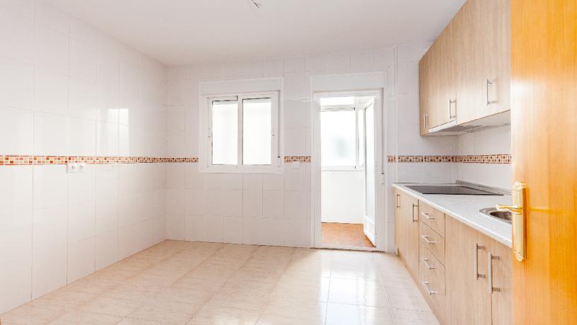 Piso de 108m² en calle Lola Gaos, Roquetas De Mar, Almería