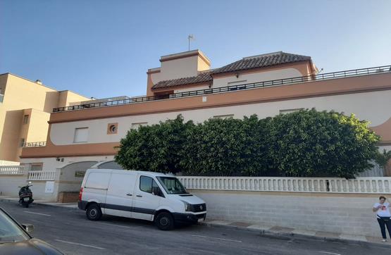 Piso de 110m² en calle Surinam, Roquetas De Mar, Almería