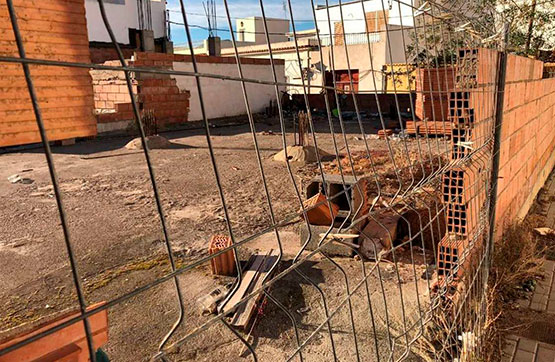 Obra parada  en calle Padre Rubio, Dalías