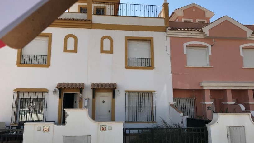 Piso de 98m² en calle Lira, Pulpí, Almería