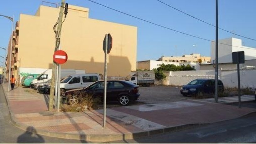 Terrain aménageable de 661m² dans rue Arenas Esquina Luis Buñuel, Roquetas De Mar, Almería