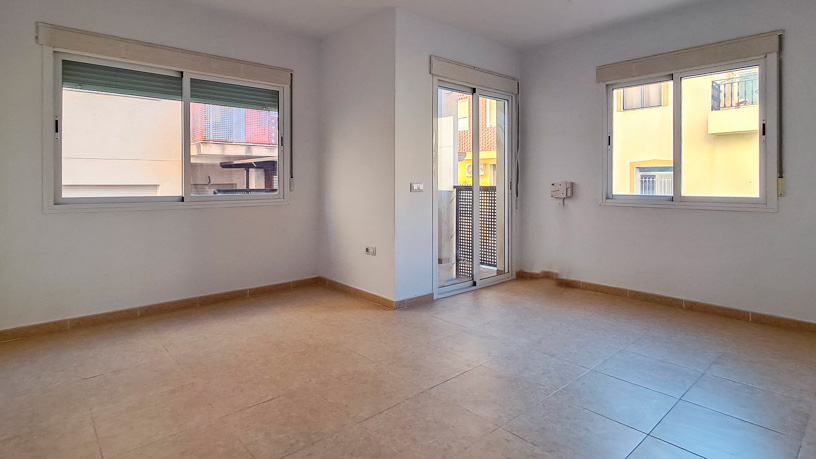 Piso de 98m² en calle Tijola, Albox, Almería