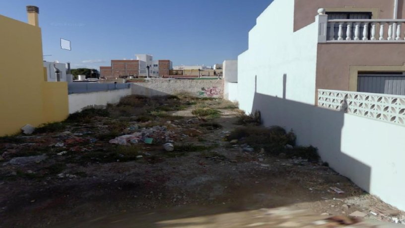 Suelo urbanizable de 300m² en barrio Gardenia, Almería