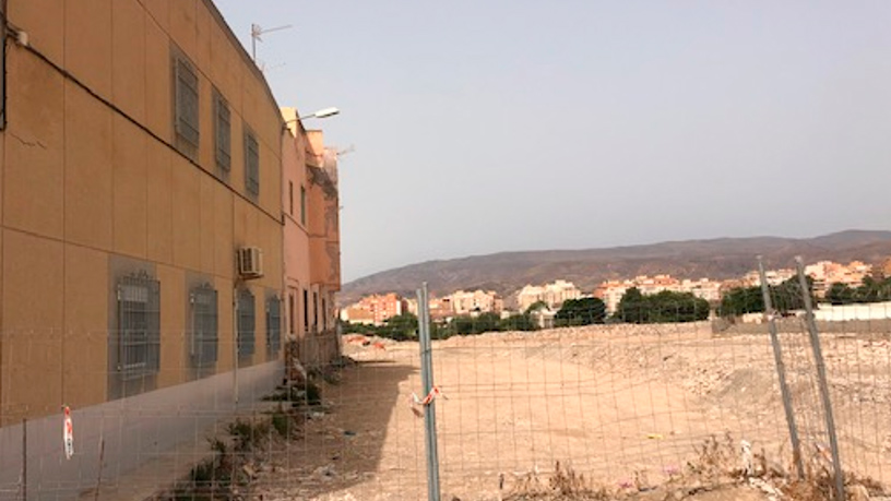 Terrain aménageable de 1756m² dans rue Rosa Chacel, Almería