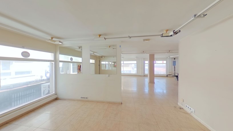 Local comercial de 250m² en calle Cervantes, Línea De La Concepción (La), Cádiz