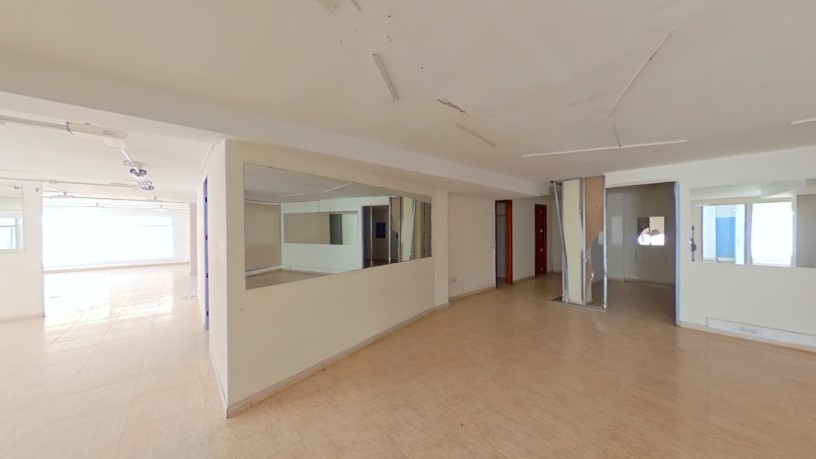 Local comercial de 250m² en calle Cervantes, Línea De La Concepción (La), Cádiz