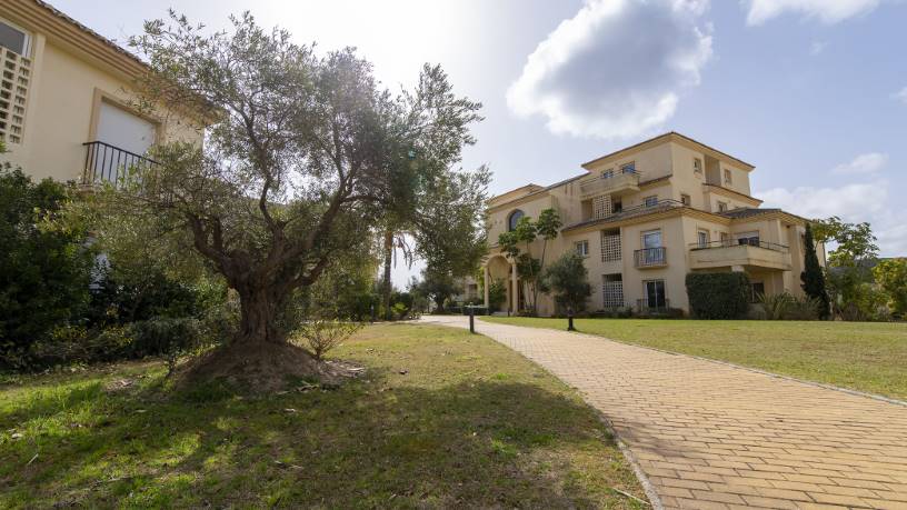 Plaza de garaje de 41m² en urbanización San Roque Club, Residencial Pueblo I, San Roque, Cádiz