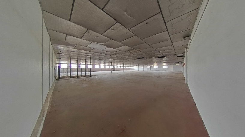 Nave industrial de 2551m² en calle Vereda De Castro, Lucena, Córdoba