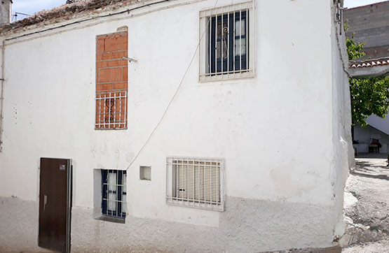 House  on street Laberinto, Iznalloz