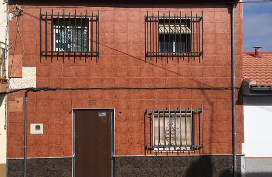 House  on street Baja, Láchar