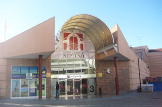 Local comercial de 91m² en calle Arabial, Centro Comercial Neptuno, Granada