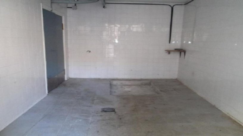 Local comercial de 327m² en plaza Encarnacion, Loja, Granada