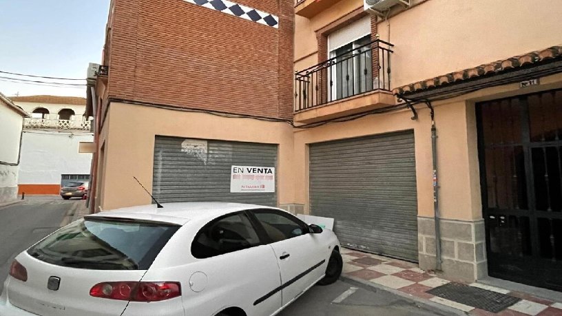 Local comercial de 133m² en plaza Constitución, Cúllar Vega, Granada