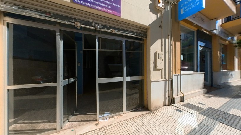 Local comercial de 206m² en calle Santiago Apostol, Huelva