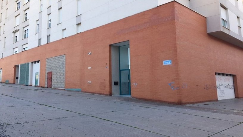 Piso de 72.00 m² con 3 habitaciones con 2 baños  en Plaza Juan Saldaña, Huelva