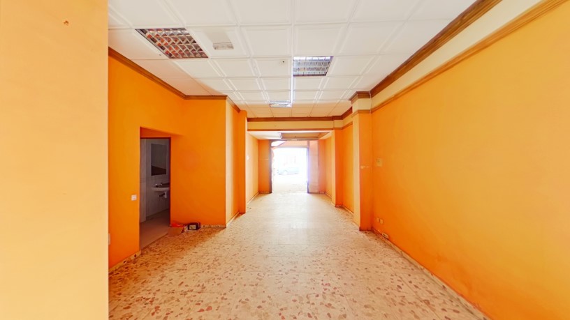 Local comercial de 456m² en calle Gabriel Zamora, Andújar, Jaén