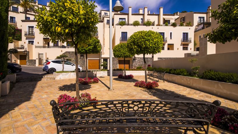 Townhouse on urbanization La Pacheca. Residencial El Casar, Benahavís