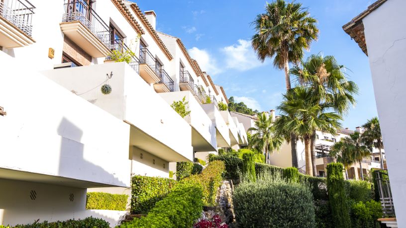 Townhouse on urbanization La Pacheca. Residencial El Casar, Benahavís