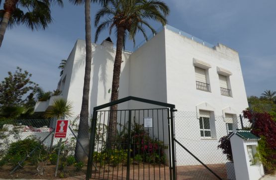 Piso de 76.00 m² con 2 habitaciones  con 1 baño  en Urb. Eden Hill, Edificio 8, Marbella