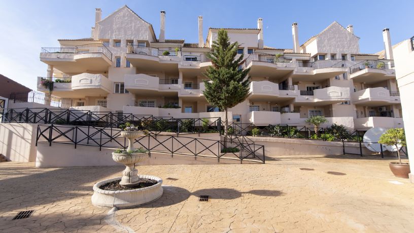 Flat in urbanization Duquesa Fairways, Manilva