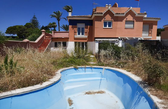 Adosado de 136m² en calle Del Aire, Estepona, Málaga