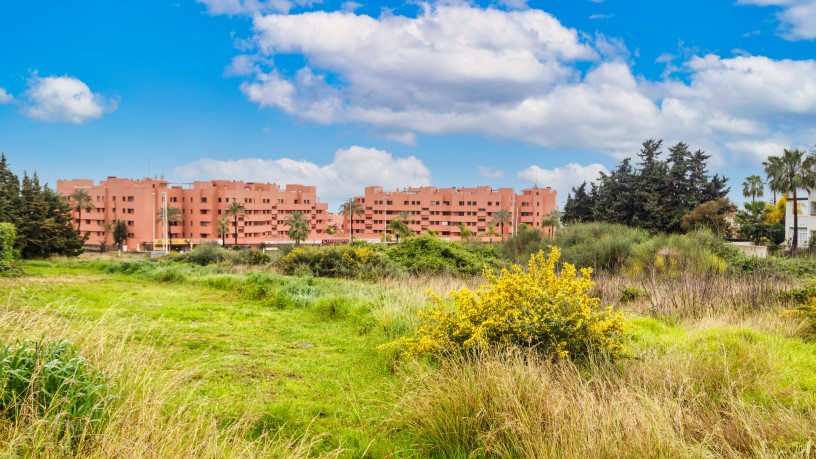 Terrain aménageable de 6878m² dans rue Parcela 1 Del Sector Uen-c3b, Estepona, Málaga