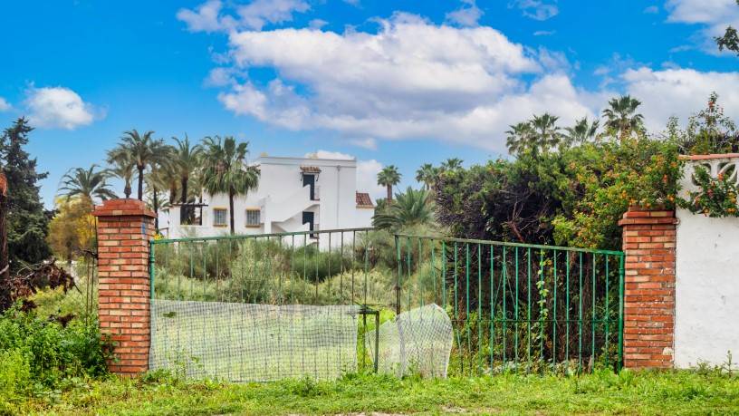 Terrain aménageable de 6878m² dans rue Parcela 1 Del Sector Uen-c3b, Estepona, Málaga