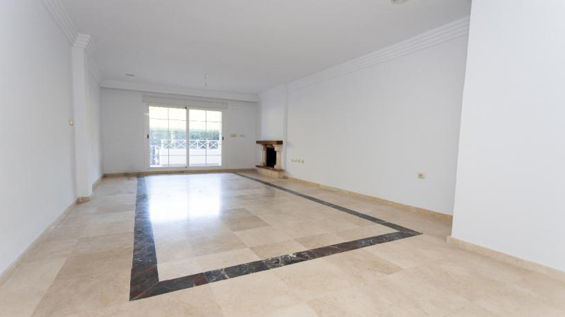 128m² Flat on avenue La Alcudia, Marbella, Málaga