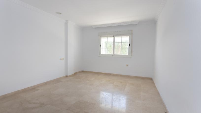 128m² Flat on avenue La Alcudia, Marbella, Málaga