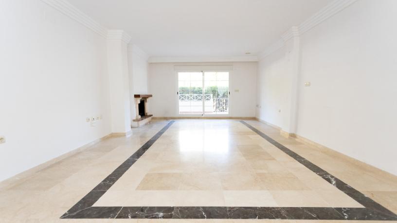 100m² Flat on avenue La Alcudia, Marbella, Málaga